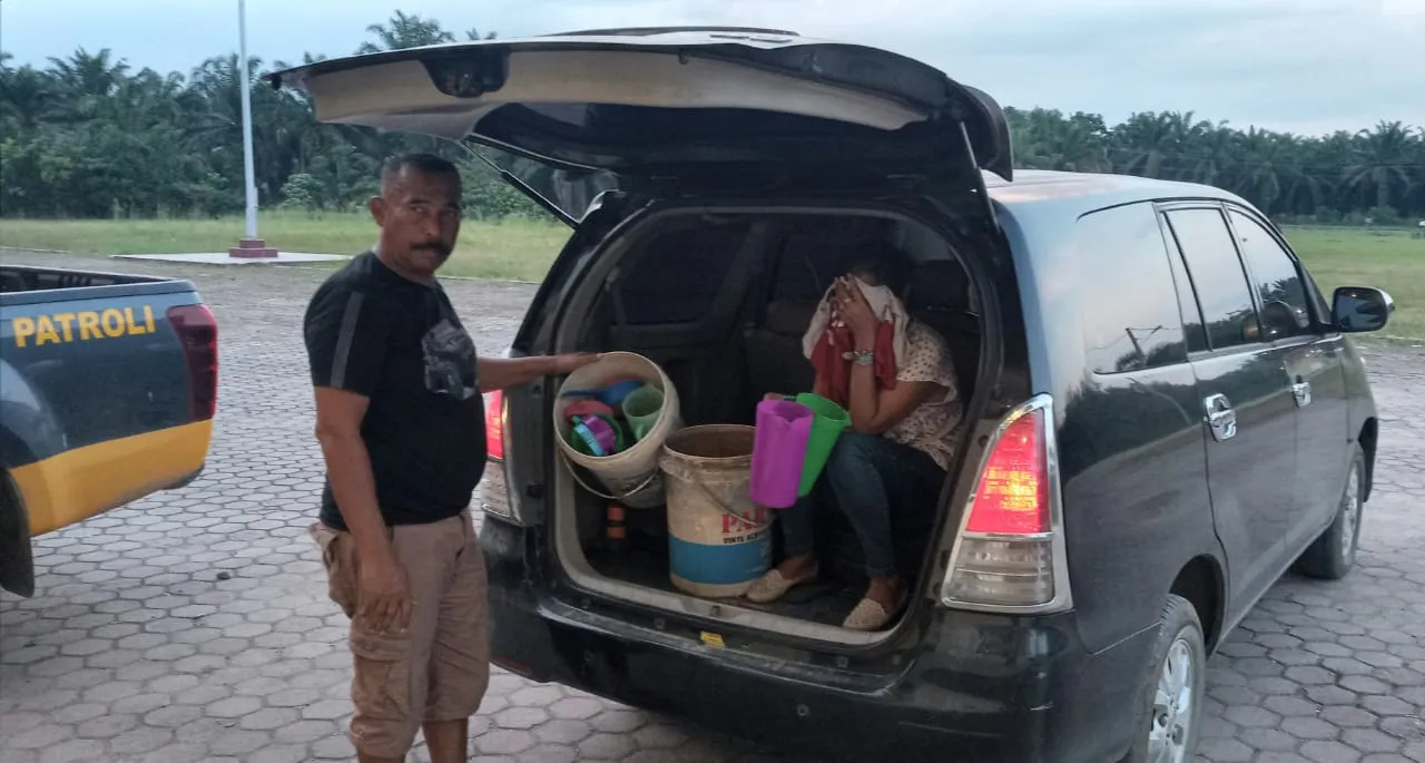 Transaksi Miras, Pemilik Cafe Digiring Polisi