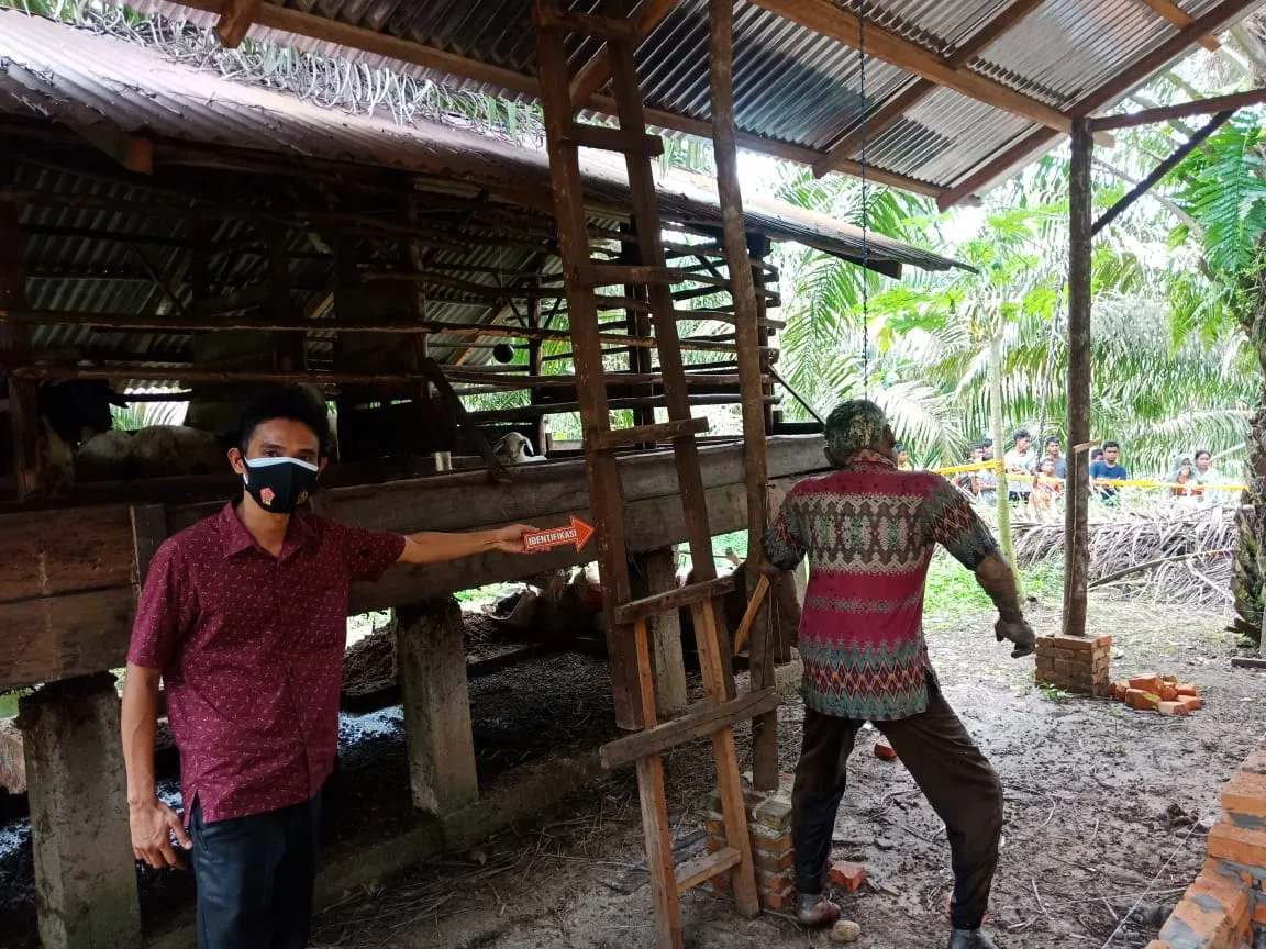 Seorang Kakek Gantung Diri Disamping Kandang Kambing
