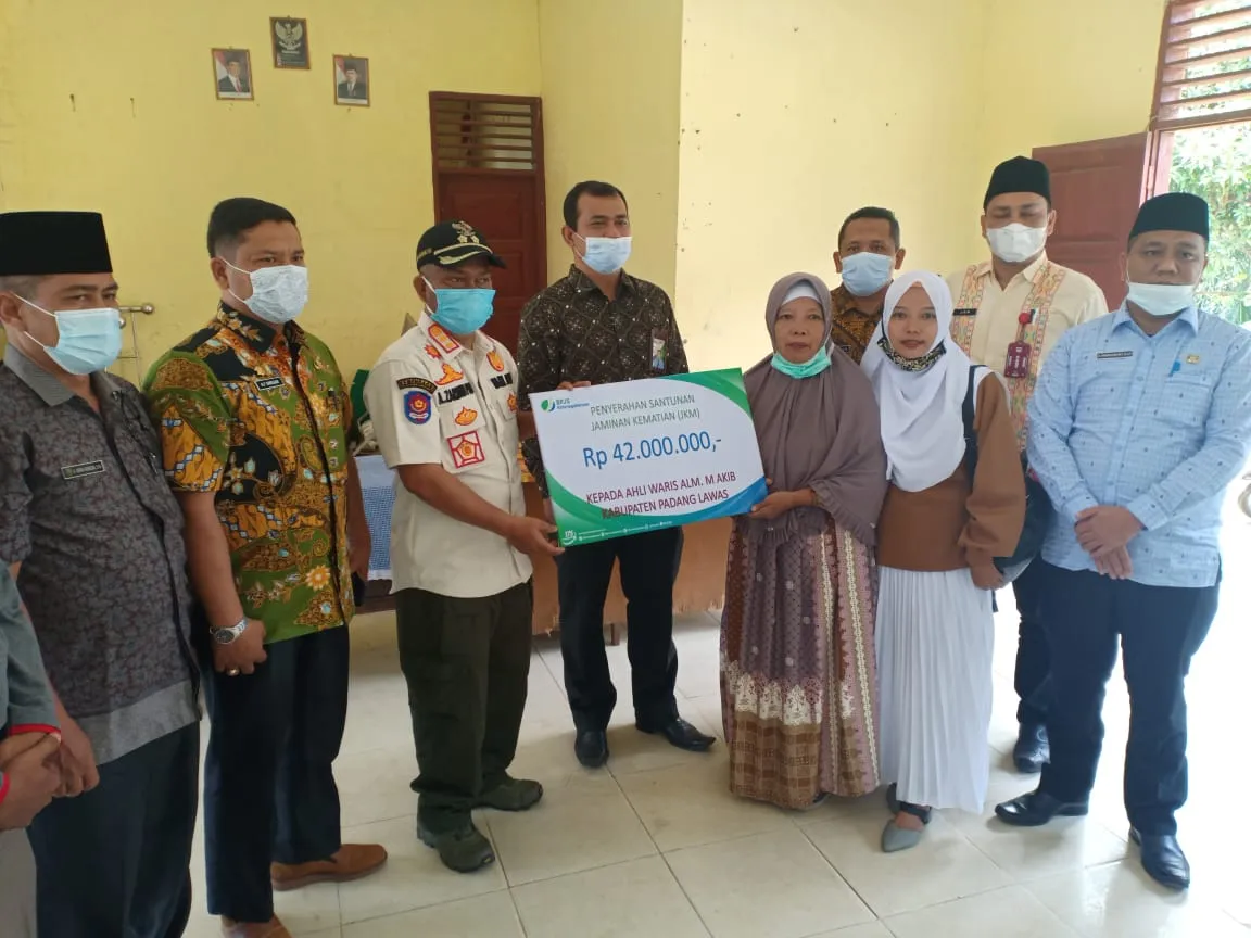 Wabup Palas Zarnawi Serahkan Santunan Peserta BPJS Ketenagakerjaan