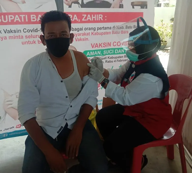 Kades Mekar Laras Ridwan Siagian Vaksin Tahap II