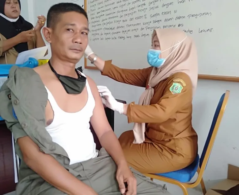 PJU dan Personil Polres Palas Disuntik Vaksin