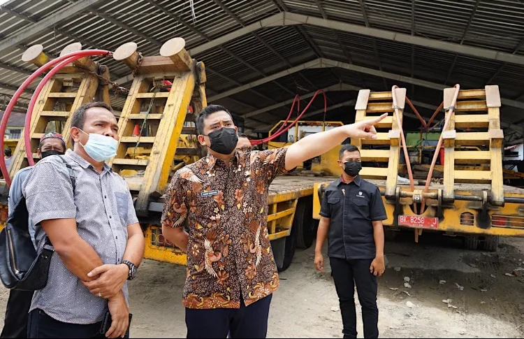 Sidak Dinas PU, Bobby Minta Maksimalkan Alat berat Untuk Infrastruktur