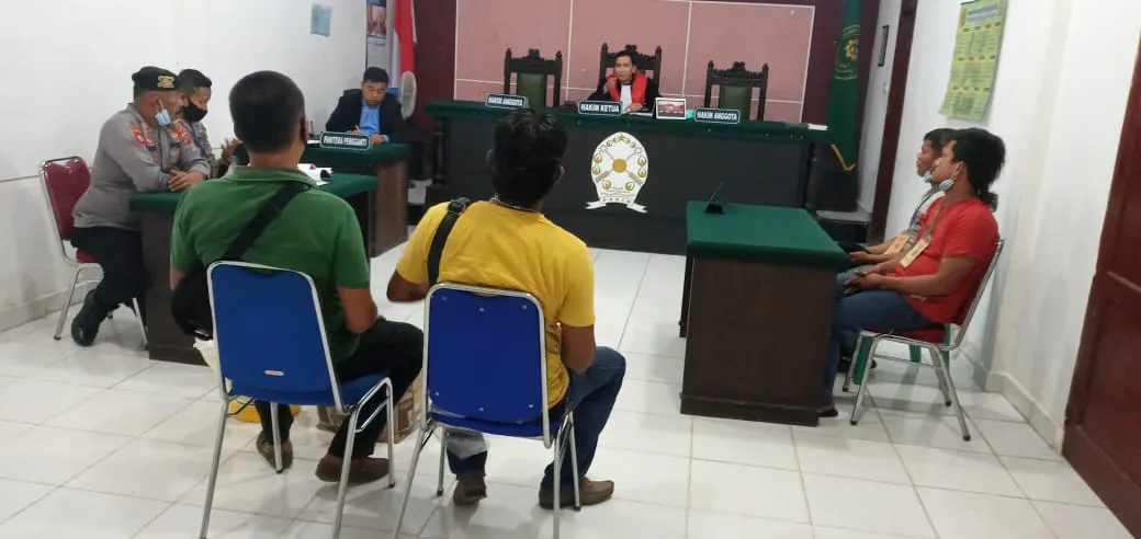 Dua Supir dan Satu Kenet Angkutan Umum Bawa Miras ,Dituntut 1 Bulan Kurungan