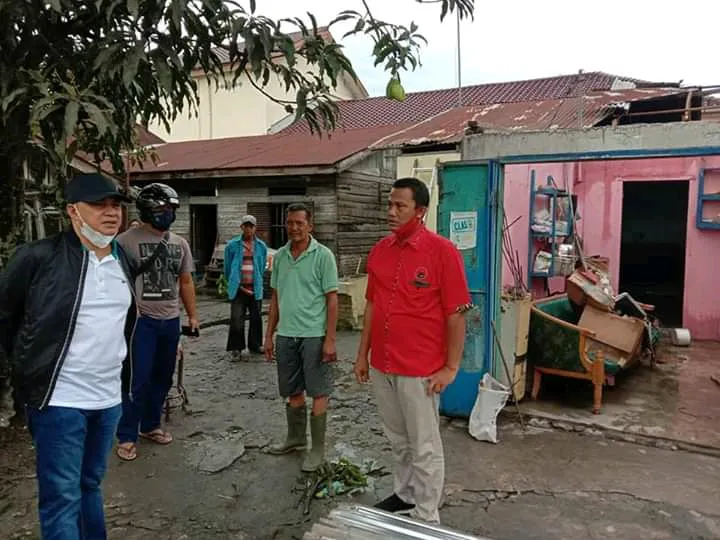 Bupati Batu Bara Tinjau 5 Rumah Warga Tekena Angin Punting Beliung Di Desa Tanjung Seri
