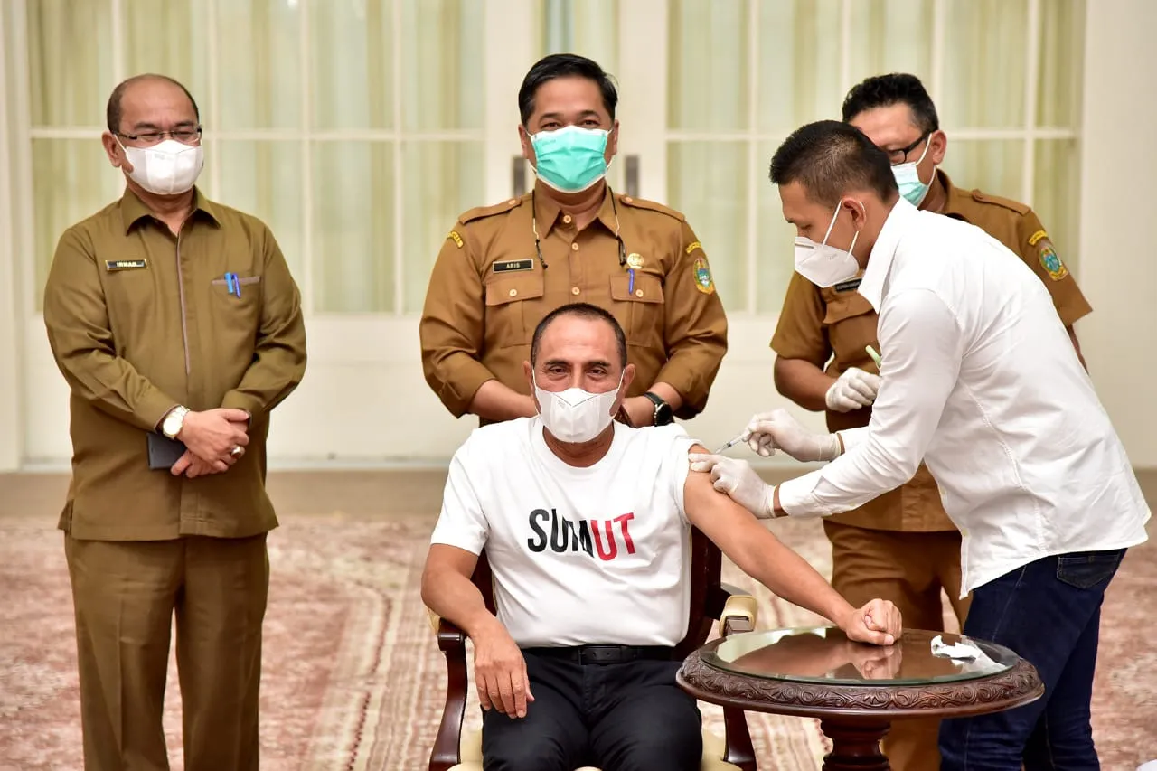 Edy Rahmayadi Vaksin Kedua. Jangan Takut Divaksin