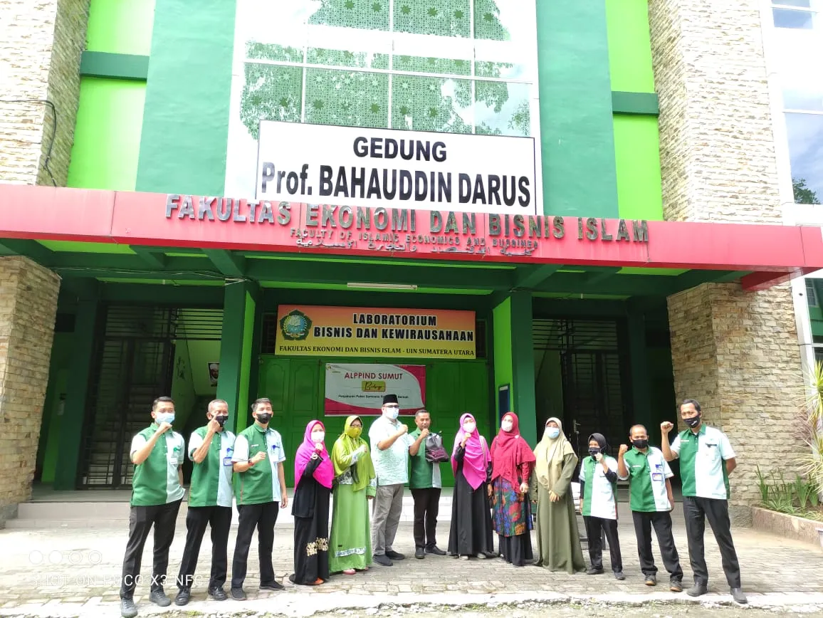 ALPPIND Salurkan Paket Ramadhan Petugas Kebersihan FEBI UIN Sumut