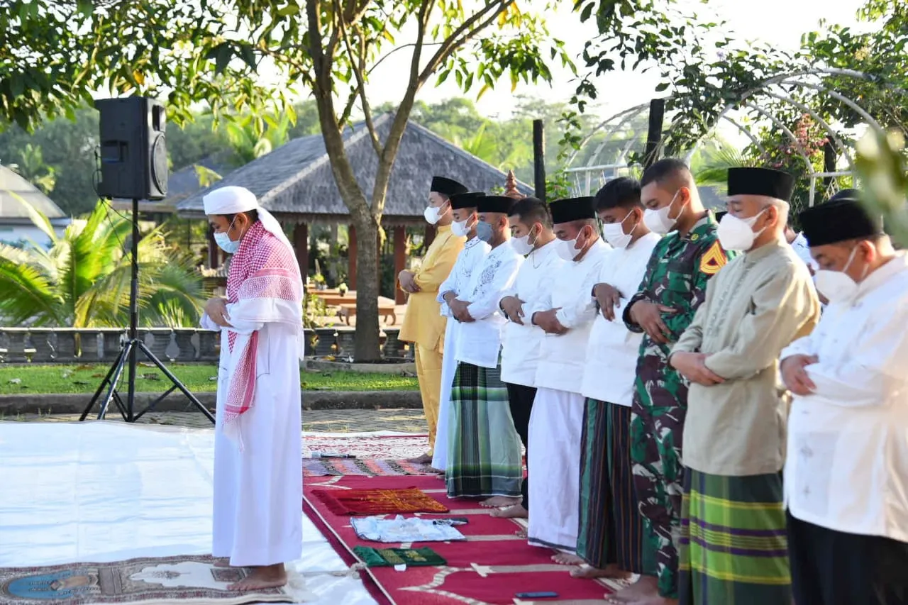 Edy Rahmayadi Salat Idul Adha di Rumah