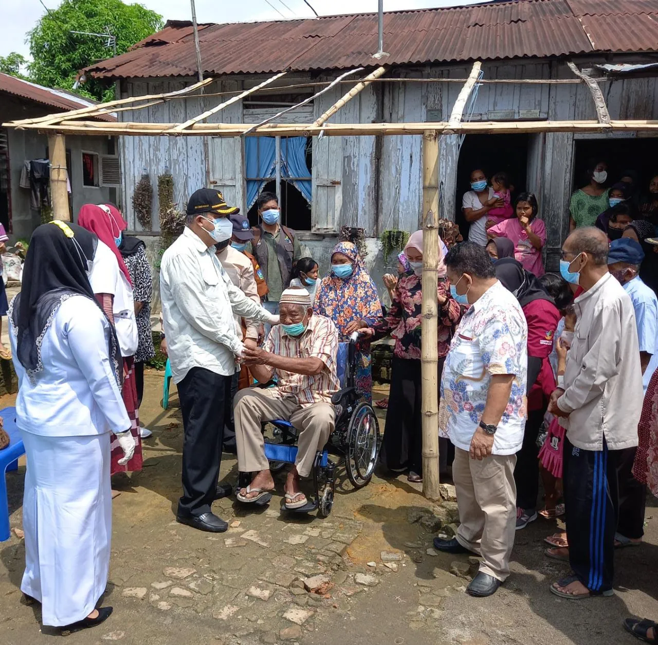 Pemko Tebing Tinggi Serahkan Bantuan Untuk Veteran dan Disabilitas