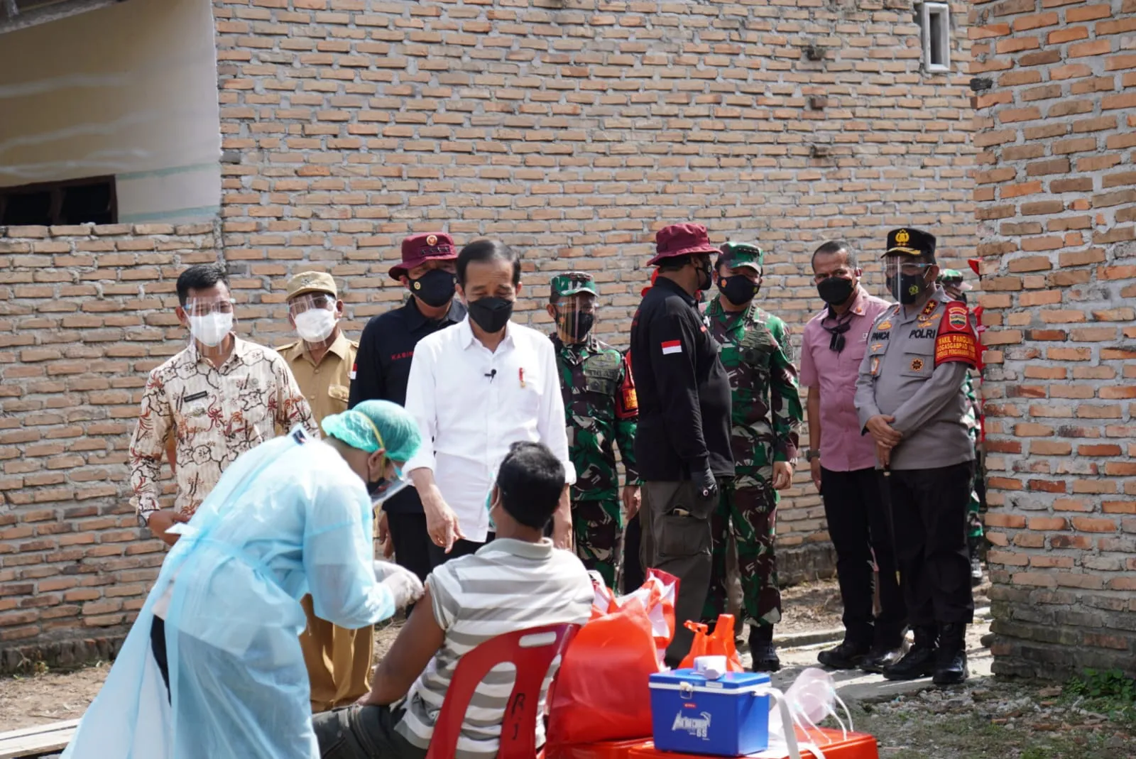 Jokowi Tinjau Vaksinasi Door-to-Door Deliserdang