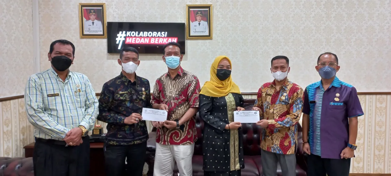 PUD Pasar Medan Lunasi THR Karyawan Muslim Rp 1,3 M dan Bayar THR Karyawan Nasrani 