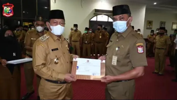 Plt.Walikota Tanjungbalai Serahkan SK. ASN Harus Amanah