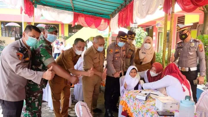 Pj Sekdakot Tanjungbalai Tinjau Vaksinasi Massal Anak Usia 6 - 11 Tahun
