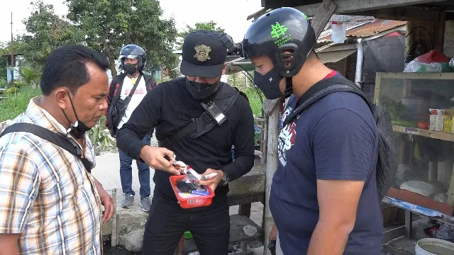 Polrestabes Medan Kembali Gerebek Kampung Narkoba. 7 Ditangkap, Puluhan Mesin Judi Disita