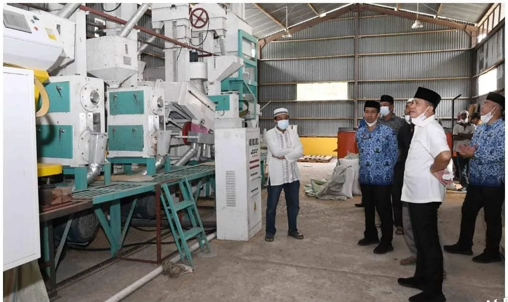 Bupati Batu Bara Zahir Cek Gudang Padi Tak Terawat di Desa Air Hitam