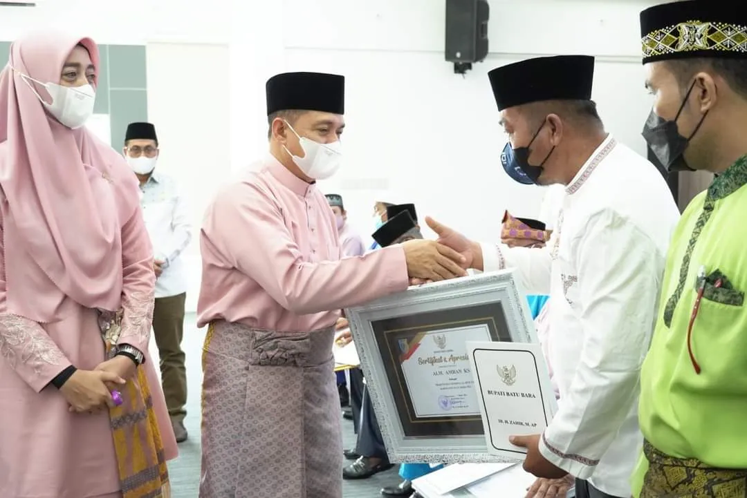 Bupati Zahir Beri Penghargaan Kepada Pembina Al-Qur'an