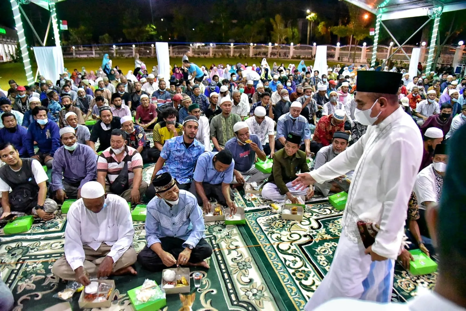 Edy Rahmayadi Buka Puasa Bersama Tukang Becak, Bilal Mayit, Penggali Kubur