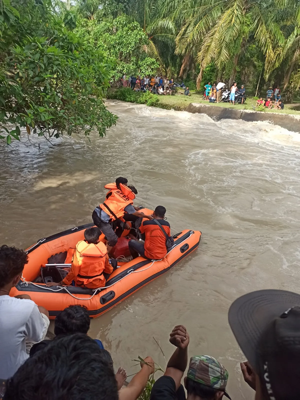 Remaja Tenggelam di Sungai Limau Manis Belum Ditemukann.