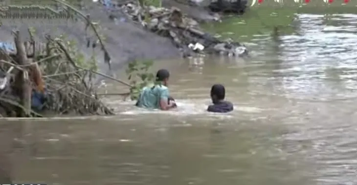 Digerebek Polisi, Pengguna Narkoba Terjun Ke Sungai