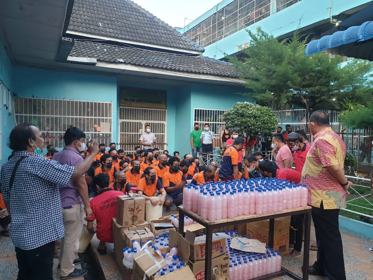 Rutan 1 Medan Bagikan Sabun Cair Hasil Produksi Sendiri Kepada Warga Binaan