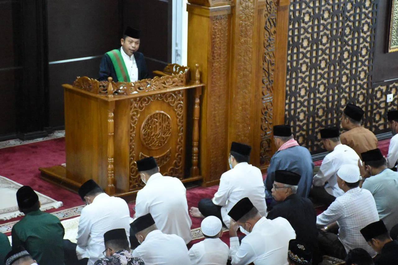 Bupati Sergai dan Seribuan Masyarakat Sholat Idul Adha di Masjid Agung