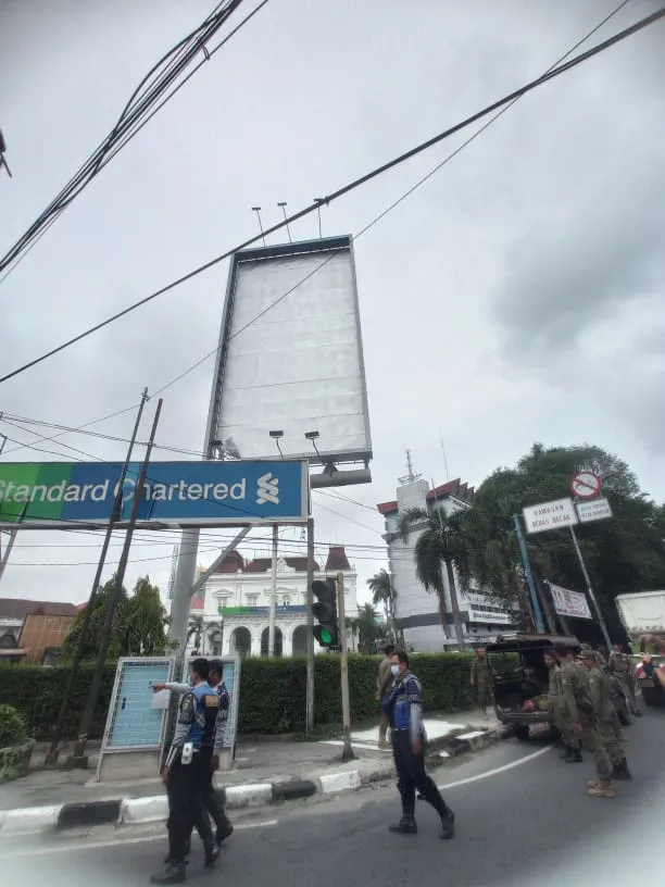 Reklame Bermasalah di Kota Medan Terus Ditertibkan