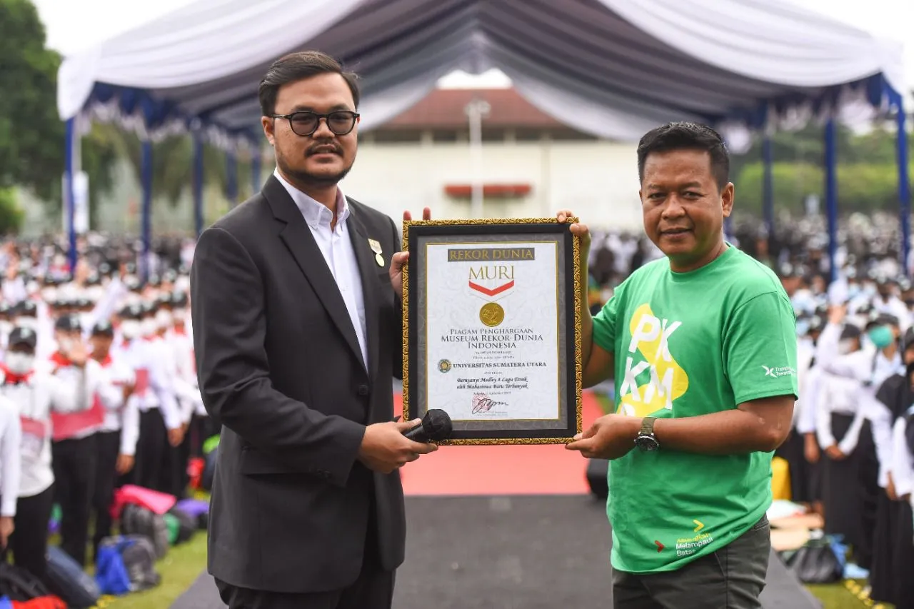 PKKMB USU Pecahkan Rekor MURI Menyanyikan Lagu 8 Etnis dengan 7.858 Peserta