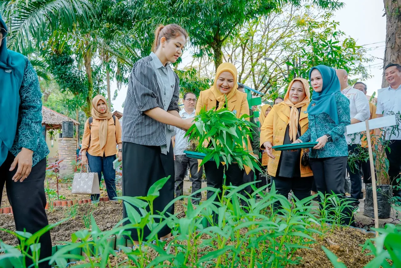Kahiyang Ayu Apresiasi Inovasi Dilakukan Kelurahan Pulo Brayan Bengkel Baru.