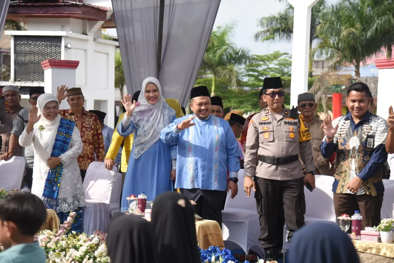 Ribuan Peserta Pawai Taaruf Meriahkan Pembukaan MTQ Ke-56 Tingkat Kabupaten Tapsel.