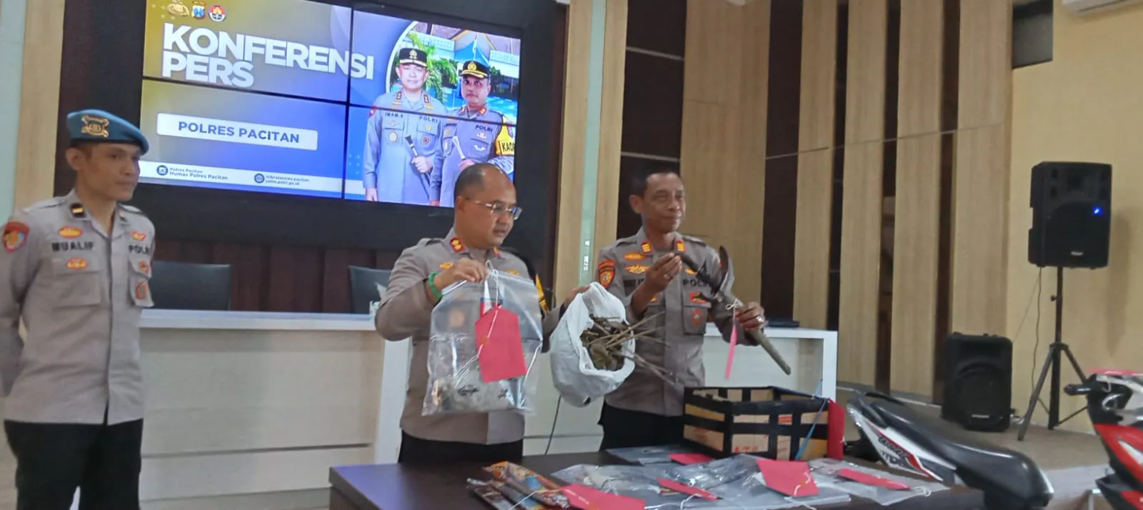 Satreskrim Polres Pacitan Tangkap Dukun Palsu Pengganda Uang.