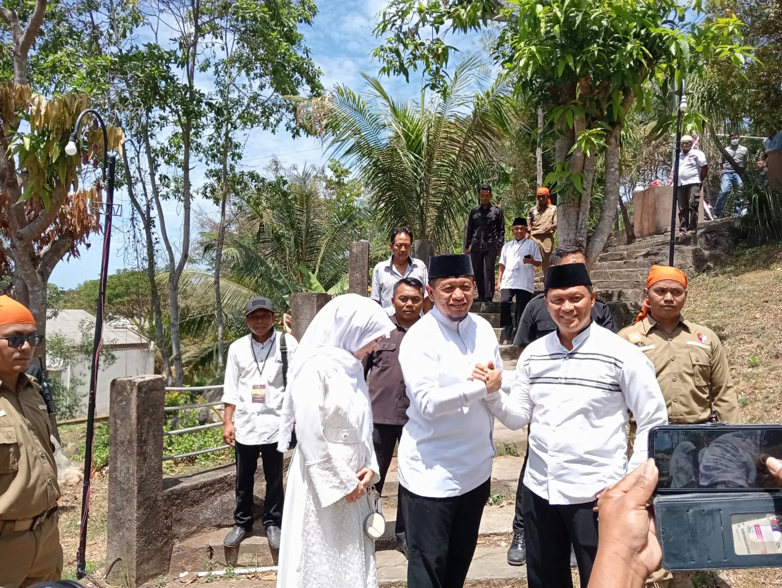 Cabup CaWabub Pacitan Rony-Wahyu Daftar KPU.