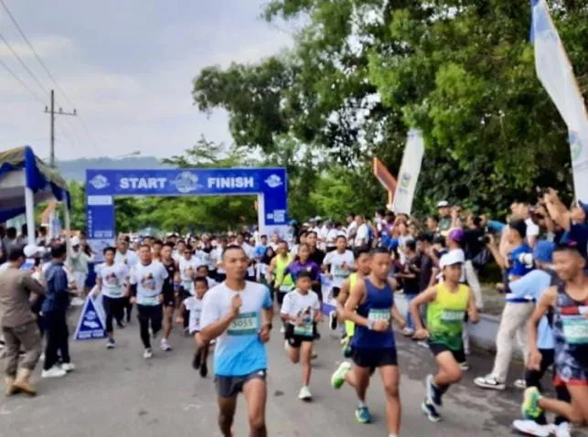 Ratusan Peserta Ikut Sport Collaborations Pancer Door Run Pacitan.