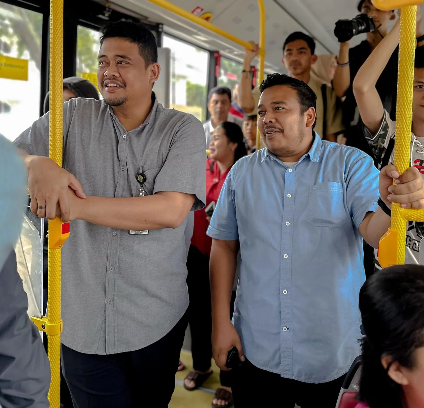 One Day No Car, Bobby Kerja Naik Bus Listrik