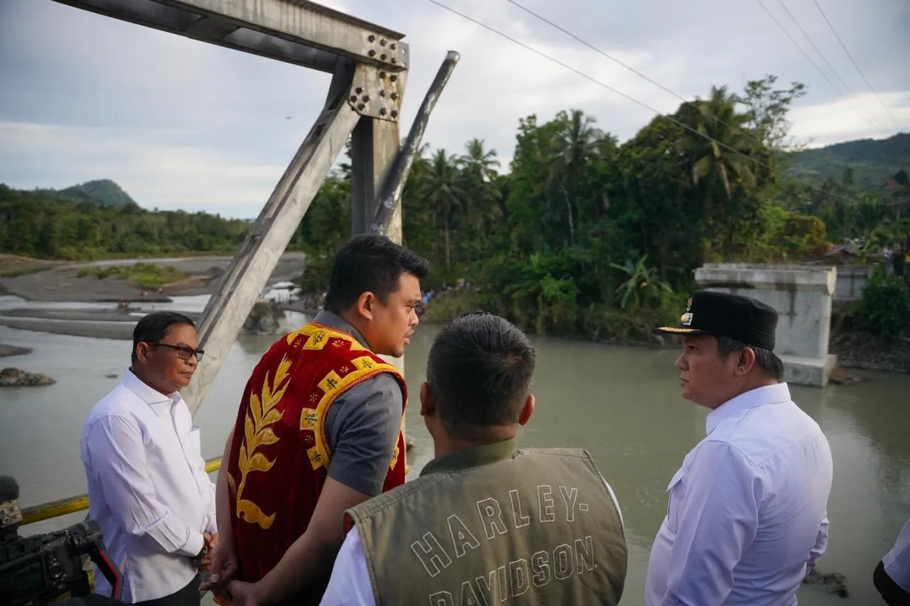 Bobby Nasution Janji Bangun Jembatan Ambruk di Nias Barat