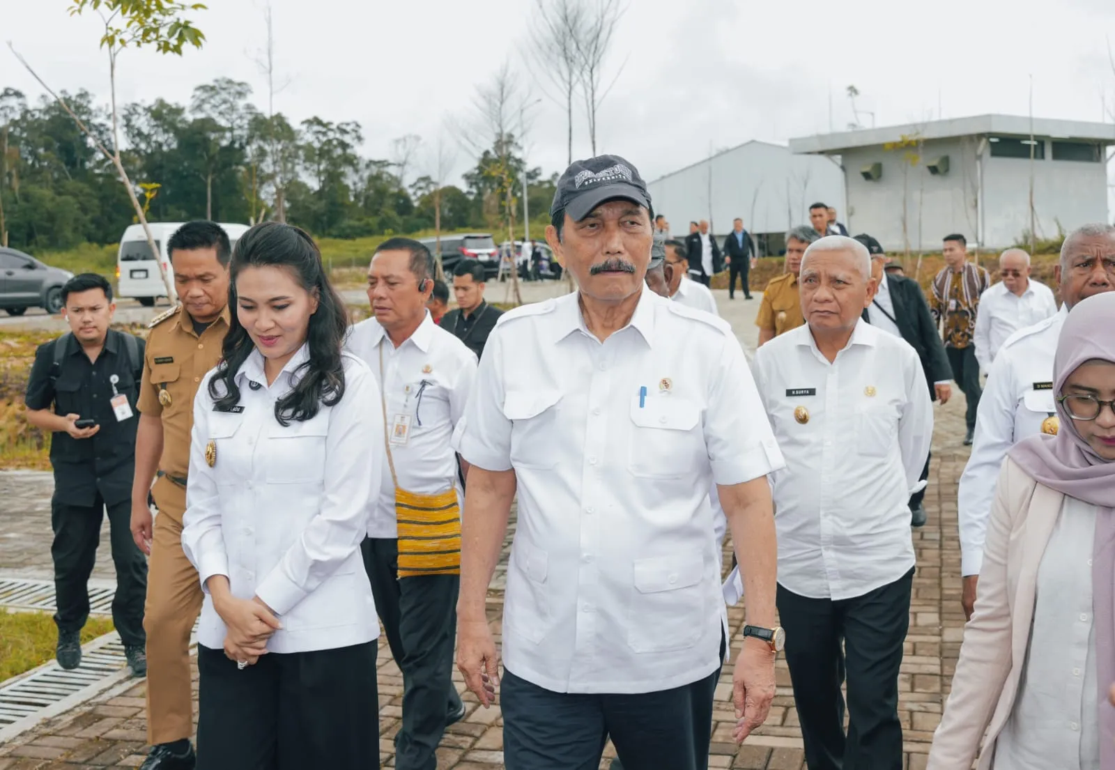 Ketua DEN Luhut Pandjaitan Bersama Wagub Surya Tinjau Taman Sains dan Teknologi Herbal dan Hortikultura