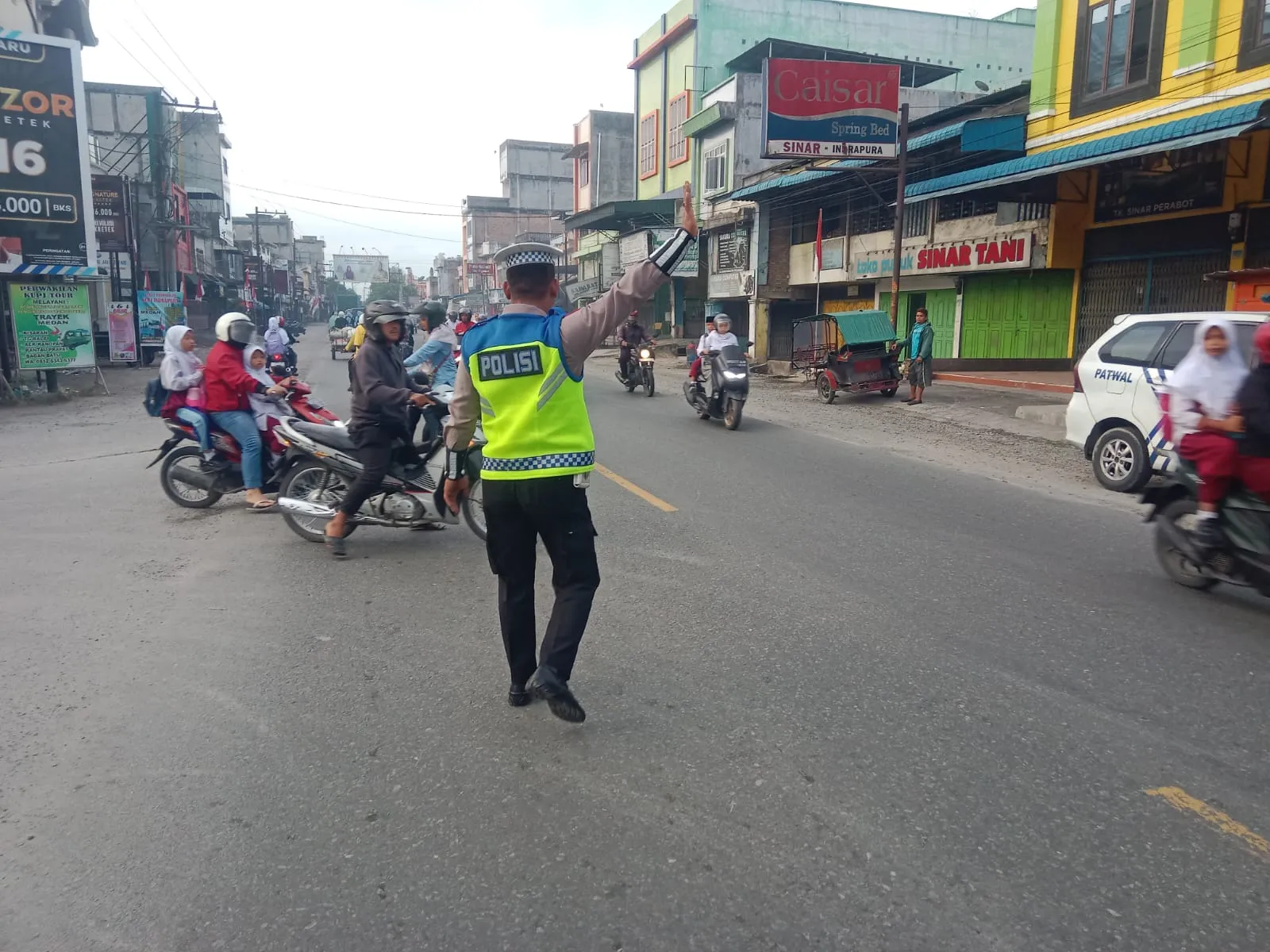 Satlantas Polres Batu Bara Tertibkan Lalu Lintas di Titik Rawan Kecelakaan dan Kemacetan