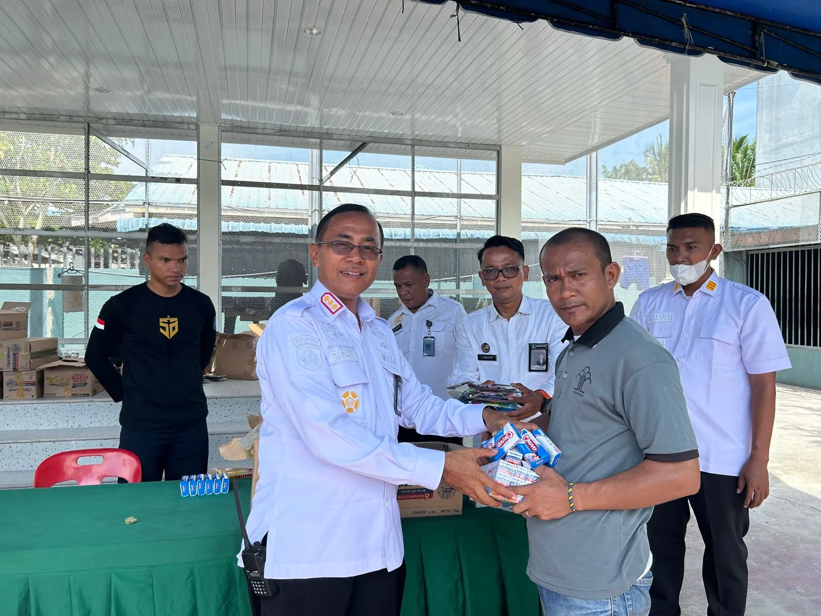 Penuhi Kebutuhan WBP, Lapas Labuhan Ruku Bagikan Perlengkapan Mandi dan Cuci Pakaian