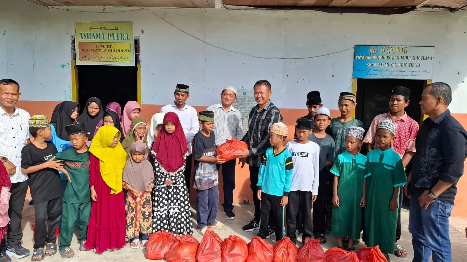 Sat Intelkam Polres Batu Bara Gelar Bakti Sosial di Panti Asuhan Husnul Khotimah