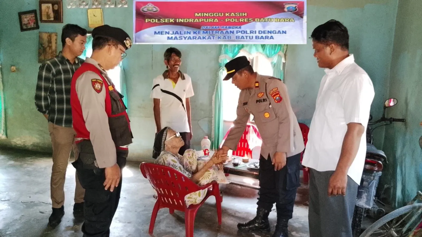 Polsek Indrapura Salurkan Sembako ke Warga Kurang Mampu