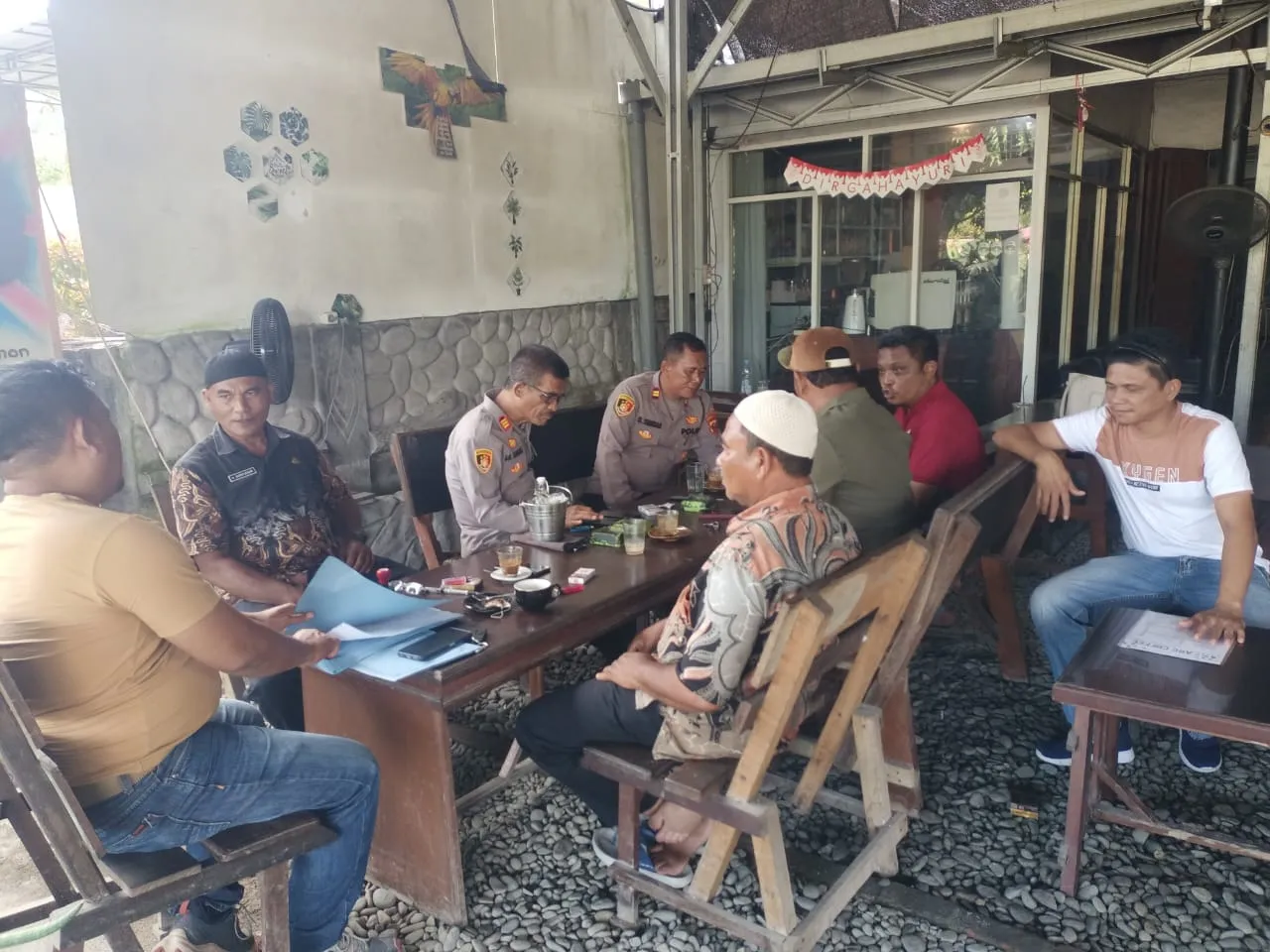 Jaga Kamtibmas dari Desa, Bhabinkamtibmas Medang Deras Sambangi Warga