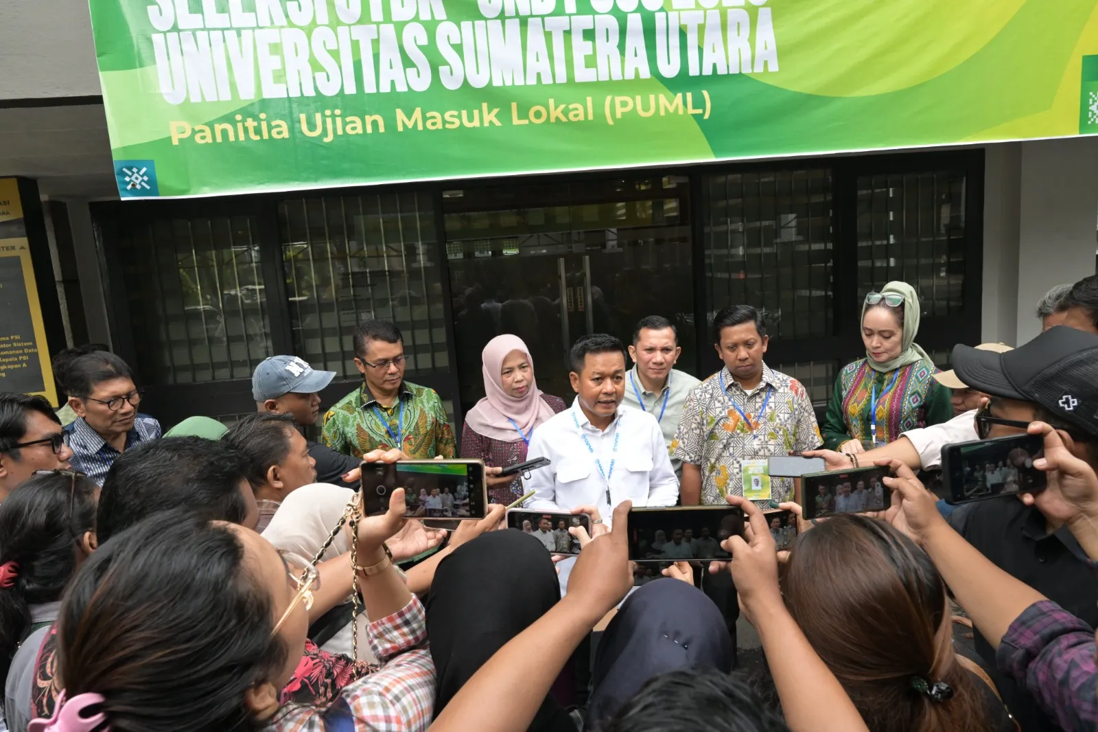 Hari Pertama, Rektor USU Tinjau UTBK-SNBT 2026, Pastikan Tak Ada Celah Untuk Peserta Curang