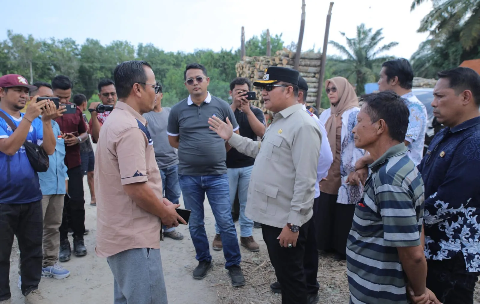 Wabup Asahan Rianto Tinjau Kondisi Jalan Rusak, Ingatkan Pengusaha Taat Aturan