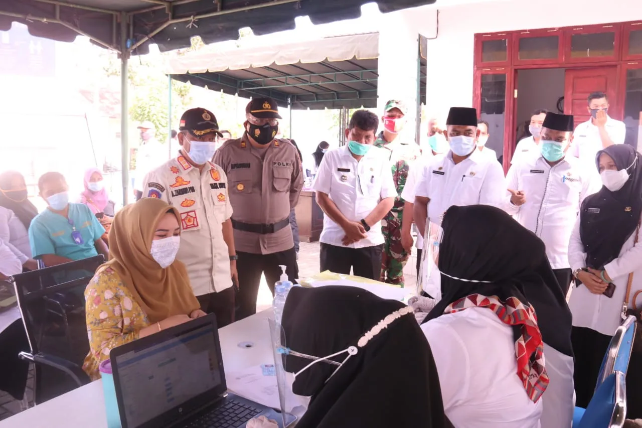Wabup Palas Zarnawi Pantau Penyuntikan Vaksin Tenaga Kesehatan