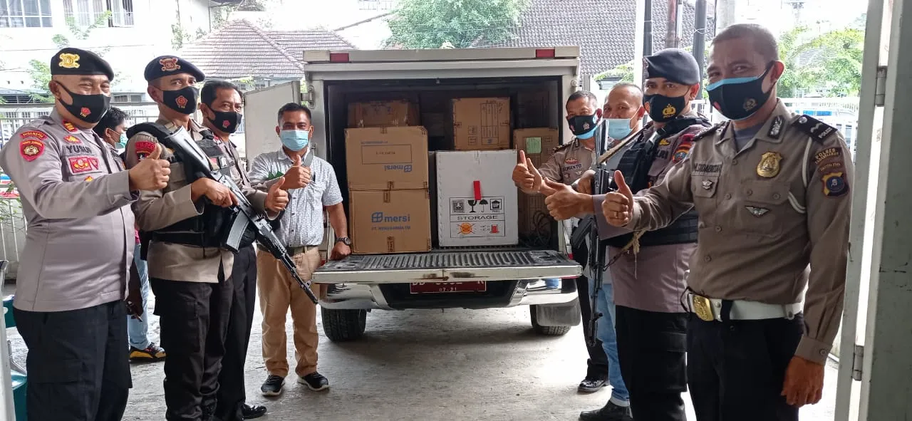 Tim Gabungan Polri - Dinkes Palas Jemput 2.800 Vial Vaksin Sinovac