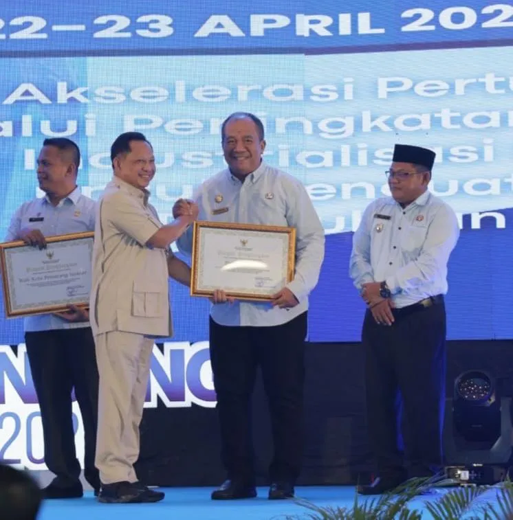 Bupati Asahan Taufik Zainal Siregar Terima Piagam Penghargaan Dari Mendagri