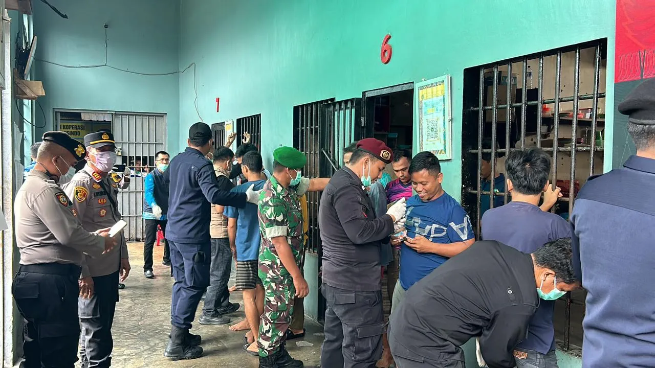 Razia Gabungan, Lapas Labuhan Ruku Dipastikan Bersih dari HP Ilegal dan Narkoba