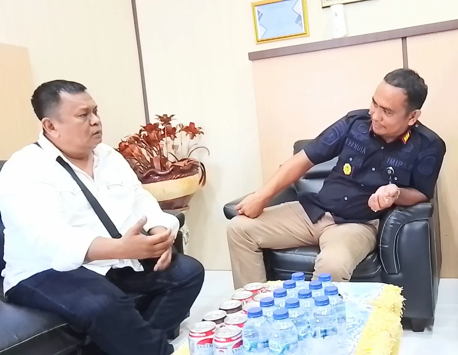 Karutan Tanjung Pura Fransisco Pandia Terima Kunjungan Wartawan: "Bagi Saya, Semua Setara Tanpa Memandang Status Sosial"