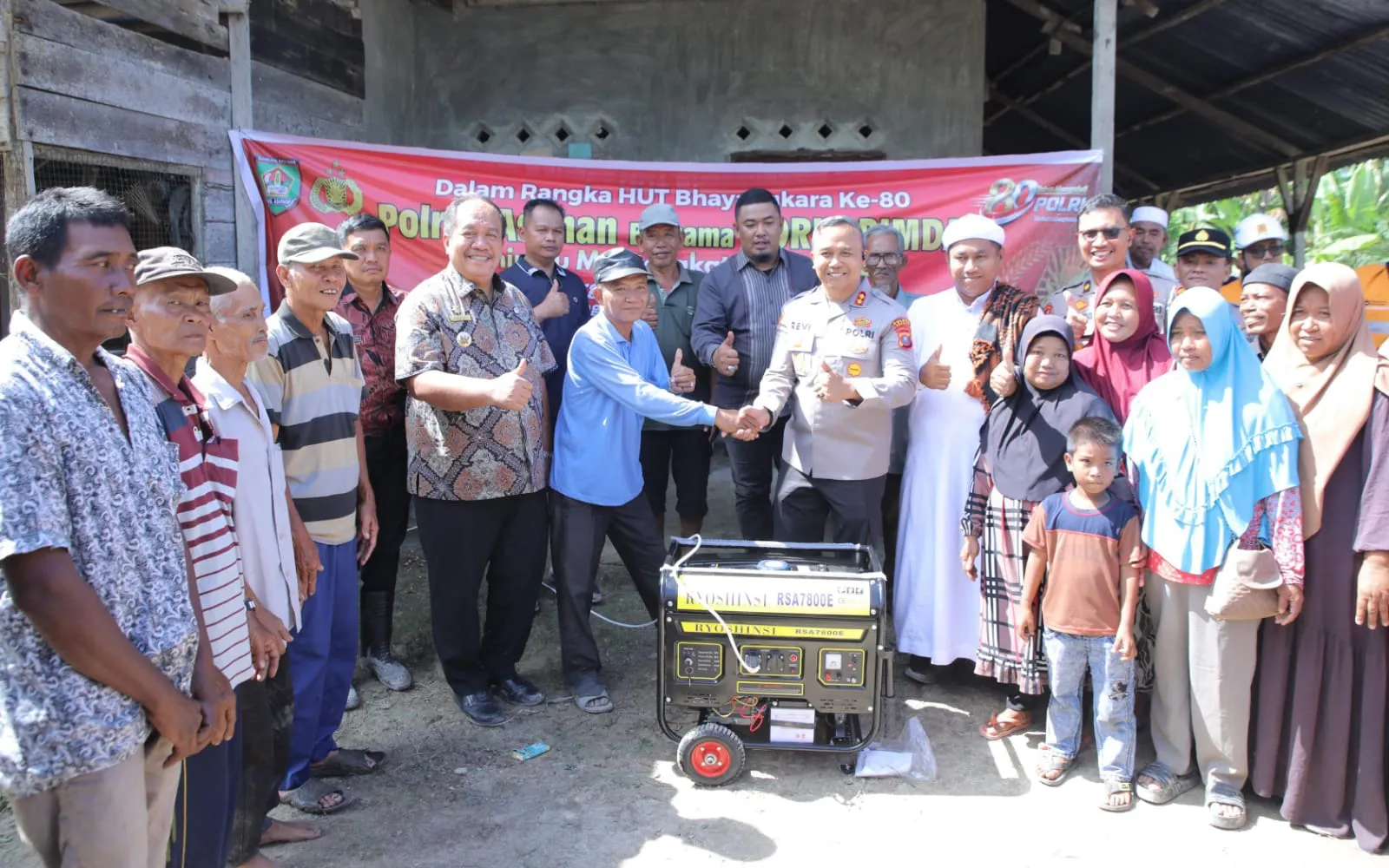 Bupati dan Kapolres Asahan Serahkan Bantuan  Satu Unit Genset kepada Warga Terisolir Listrik