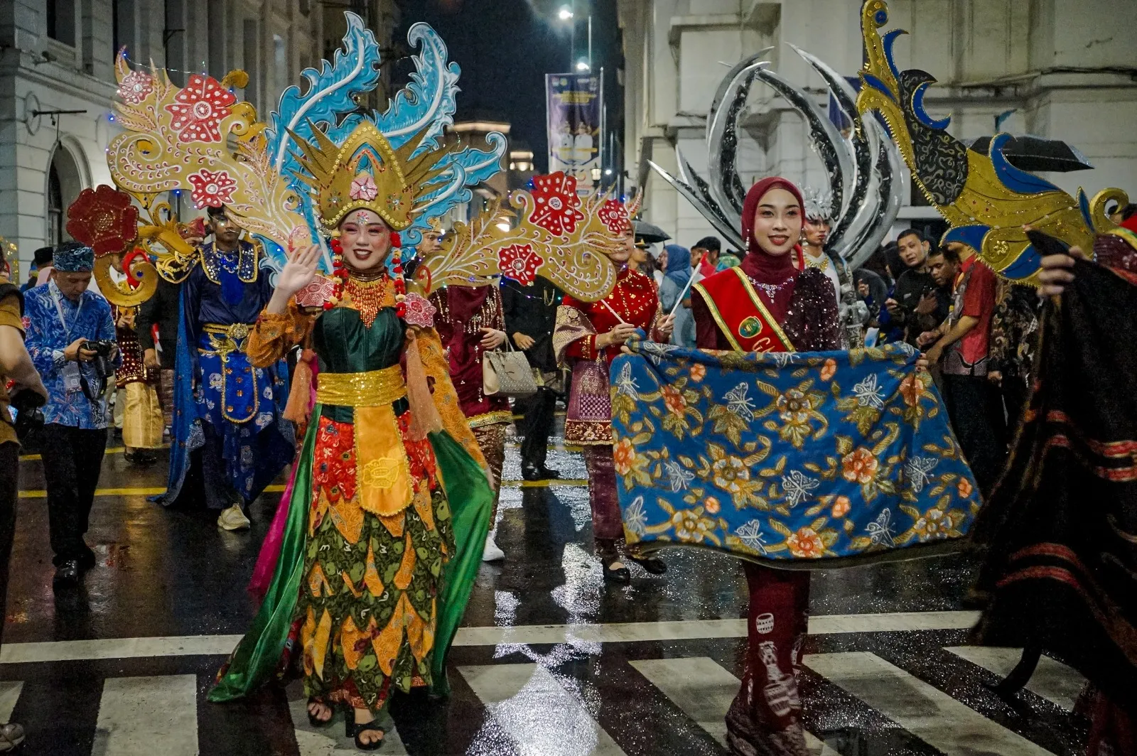 Rico Waas : Hujan Mengiringi Kekompakan dan Solidaritas Kota-kota se-Indonesia di Karnaval Budaya Nusantara