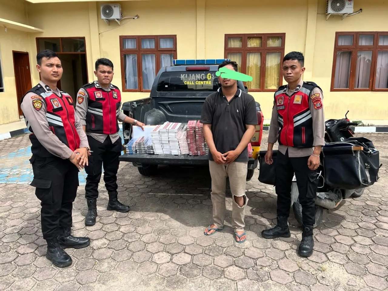 Penjual Rokok Ilegal Beserta Barang Bukti Diserahkan Sat Samapta Ke Sat Reskrim Polres Palas