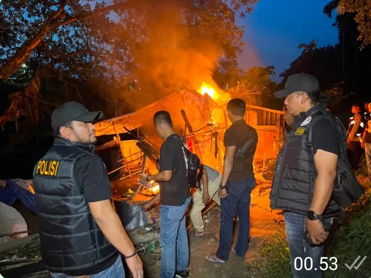 Sarang Narkoba Klambir V Hamparan Perak Digerebek, Barak Dibakar